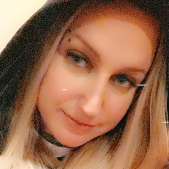 Meet your Posher, Beth - Picture 1 of 1